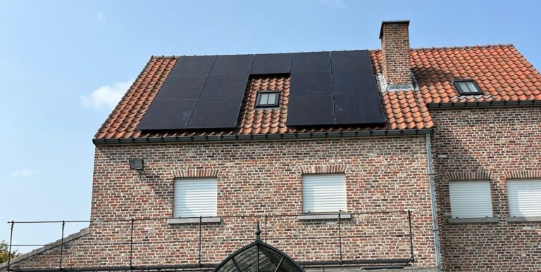 13 zonnepanelen met hybride omvormer in Laakdal