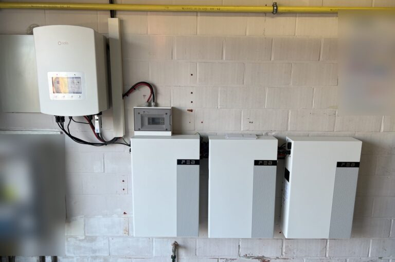 14 zonnepanelen en thuisbatterij van 15,36 kWh in Laakdal – foto 2
