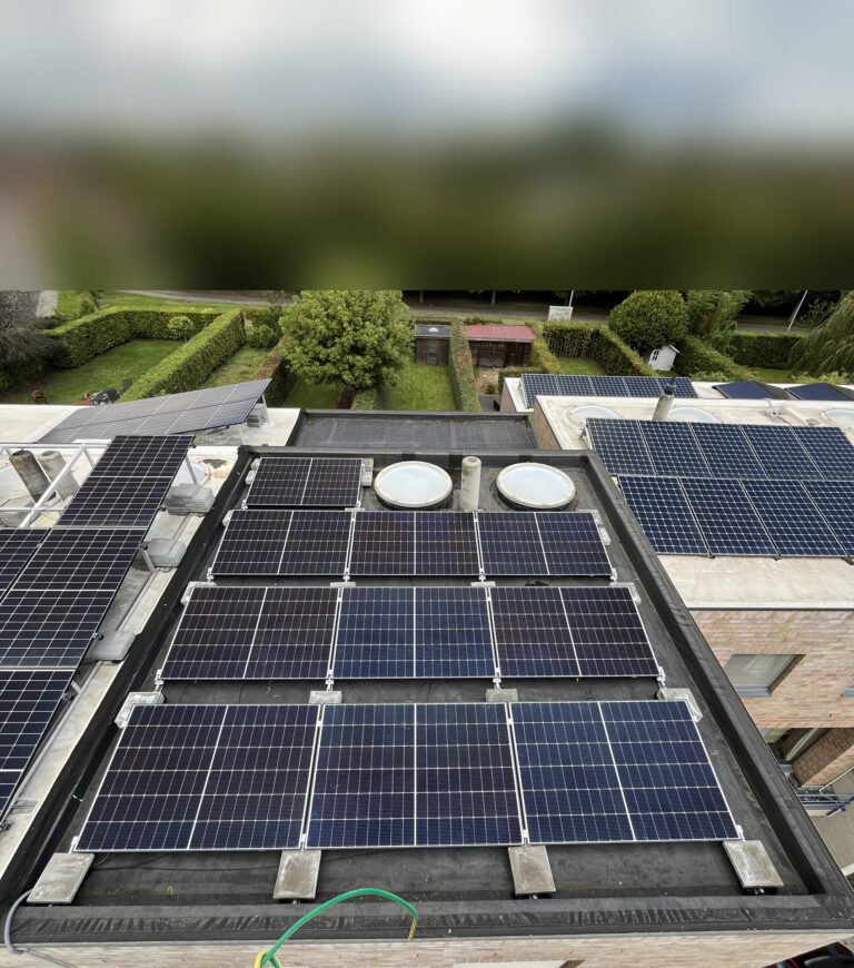 10 zonnepanelen en laadpaal in Leuven