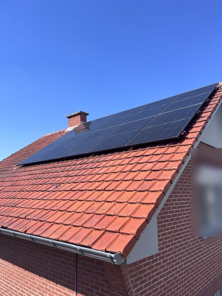 Zonnepanelen van 4,5 kWp met thuisbatterij van 10,24 kWh in Neeroeteren