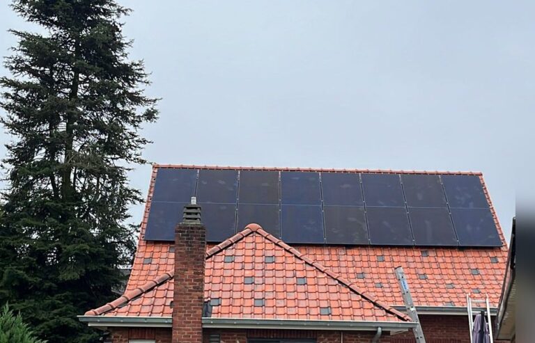 16 zonnepanelen en thuisbatterij van 10,24 kWh in Mol