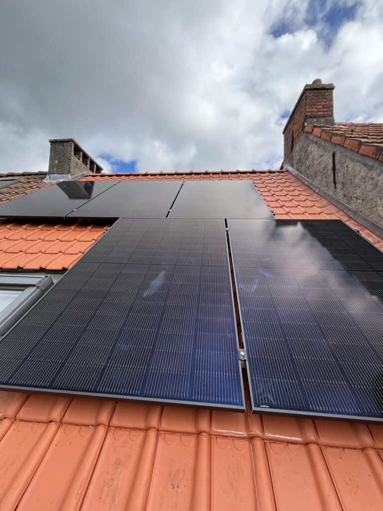 Zonnepanelen met thuisbatterij in Mortsel