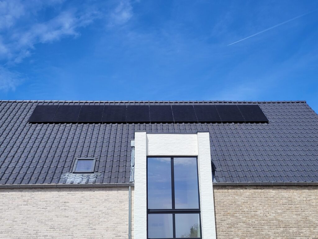 10 zonnepanelen van 5 kWp met Growatt-omvormer in Oudsbergen