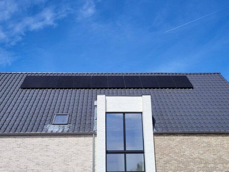 10 zonnepanelen van 5 kWp met Growatt-omvormer in Oudsbergen