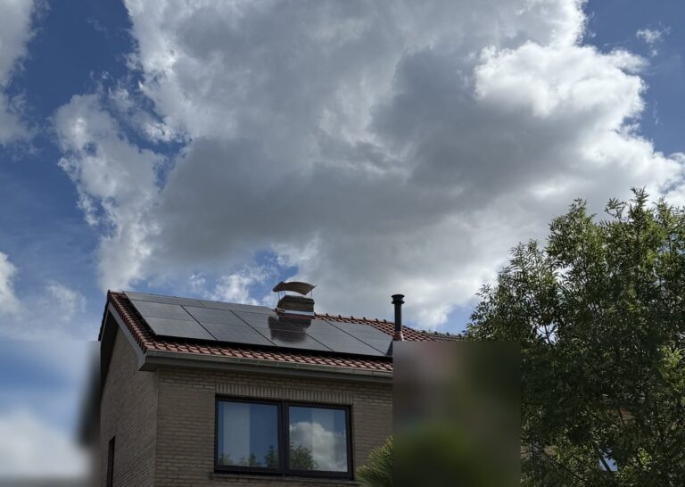 12 zonnepanelen met thuisbatterij van 15,36 kWh in Sint-Truiden