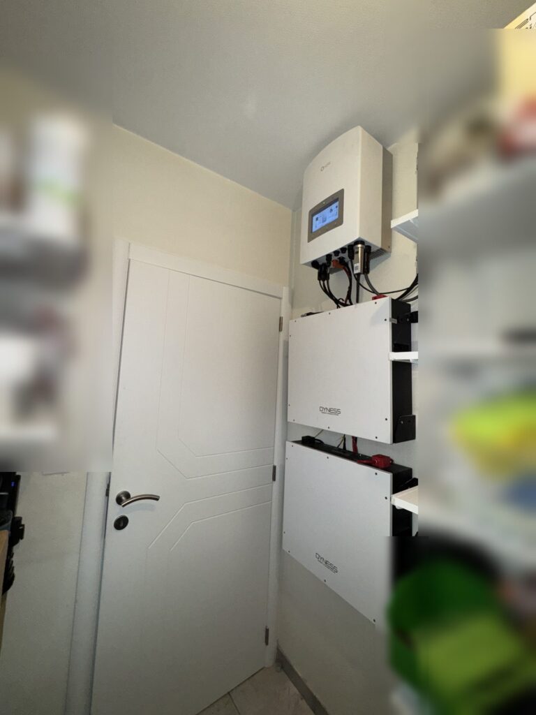 12 zonnepanelen, thuisbatterij en laadpaal in Stekene – foto 2