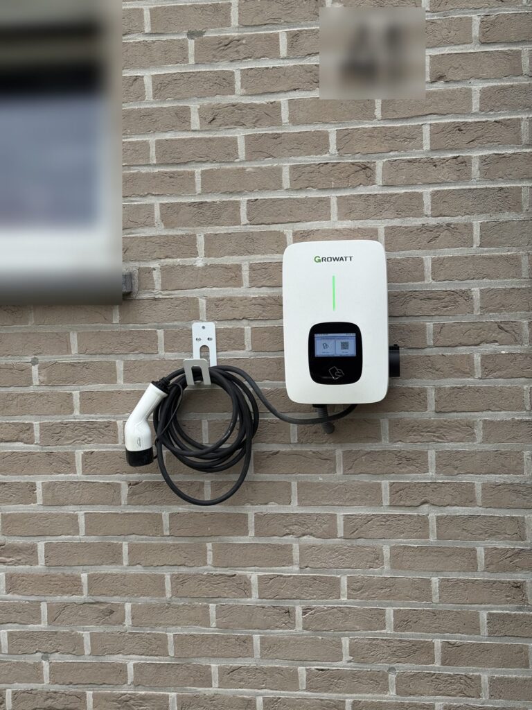 12 zonnepanelen, thuisbatterij en laadpaal in Stekene – foto 3