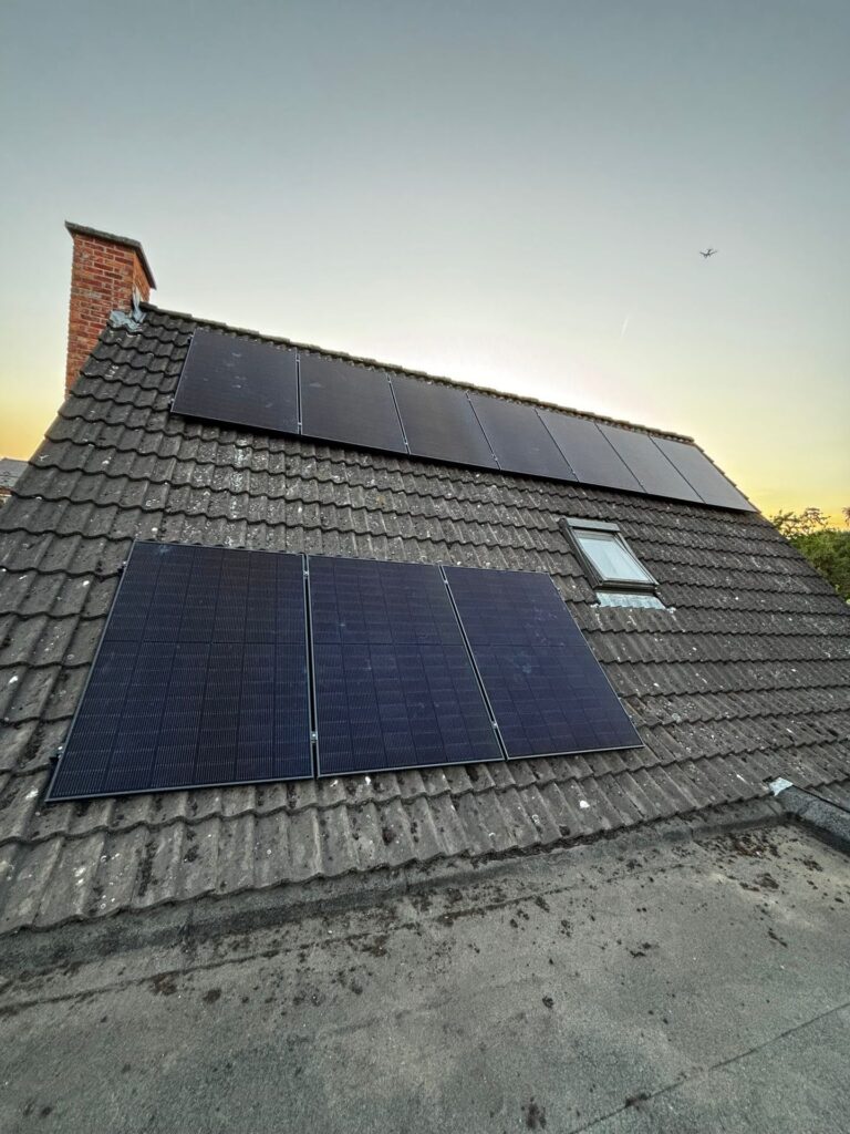 Zonnepanelen van 8,7 kWp met thuisbatterij van 10,66 kWh in Zemst