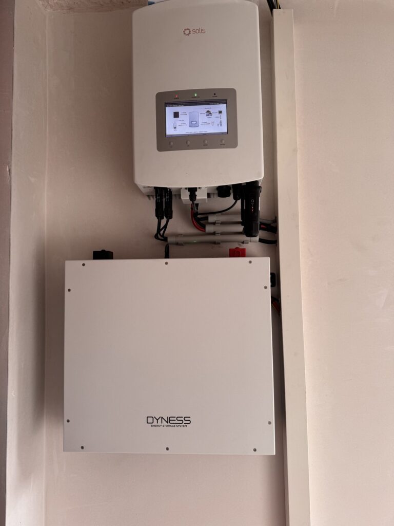 10 zonnepanelen en thuisbatterij van 5,12 kWh in Zonhoven